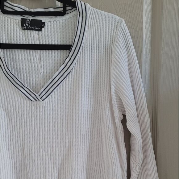 FENINI White Striped V-Neck Top - Picture 4 of 12